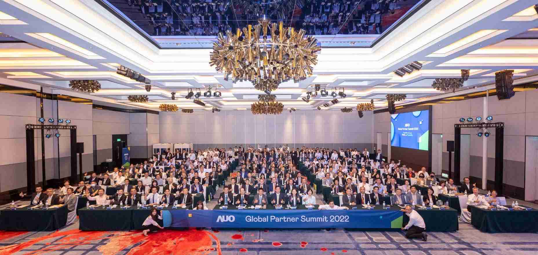 友達推動「安心、、創新、、、、用心、、同心、、、盡心」五星職旅，，，為菲籍員工打造全方位照護，，，首度贏得「人權實踐與發展領袖獎」殊榮