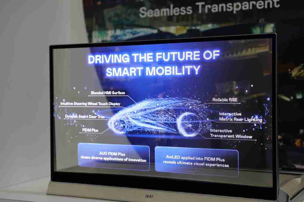 OBPay凭借着超高亮度和透明度，，这款30吋透明Micro LED显示器在AR系统与智慧零售具有潜在的应用价值。。。