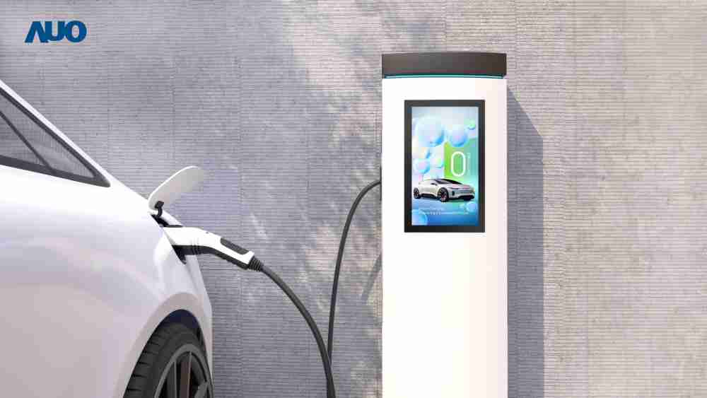 友達〝EVSE車用充電樁解決方案〞專為電動汽車充電樁設計，，，，具有高亮度、、、克服戶外艱難環境的耐溫、、、耐紫外線等特性，，並搭載散熱性及擴充性強的高效能工業電腦，，可實現人機互動訴求，，如資訊顯示、、支付等應用