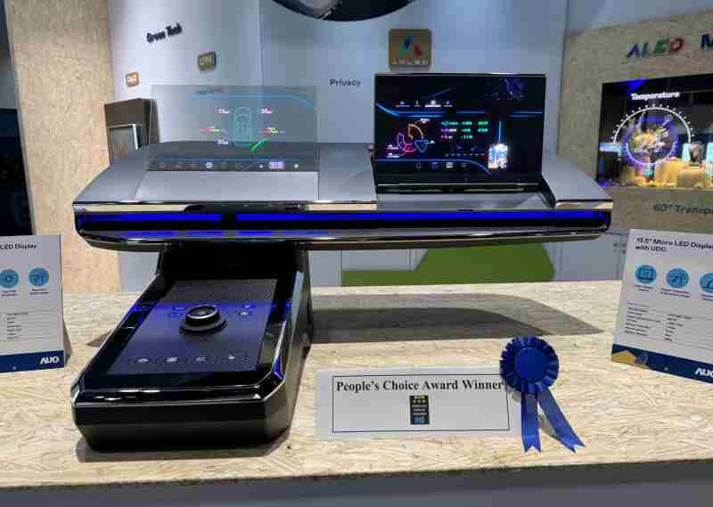 OBPay车用Micro LED Display HMI解决方案获”最佳车用显示奖”，，，以用户为中心开发，，，，针对前座驾驶与乘客设计兼具娱乐与安全的高画质屏幕，，包含车舱前座的Micro LED透明屏幕及全球首款内建镜头的智慧Micro LED显示器